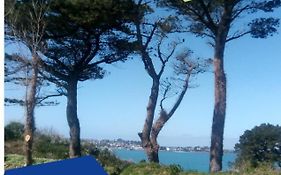 Aire De Camping Car, Caravane, Tente Emplacement Nu Avec Electricite Petit Camping